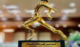 اهدای تندیس «قهرمانان گمنام» به خانواده شهید حاجی‌زاده