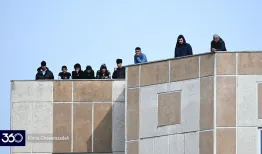 چند مرد تماشاگر بازی زنان استقلال شدند