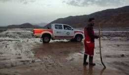 رهاسازی ۶۰ خودرو گردشگران از مناطق سیلابی بردسکن
