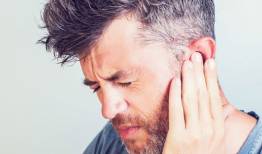 وزوز گوش نشانه چیست و چگونه درمان می‌شود؟