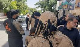 سنت گل مالی کردن عزاداران حسینی درکرمانشاه+فیلم
