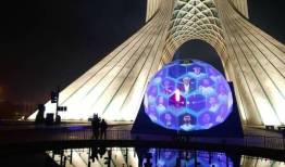 واکنش جنجالی به نماد جام‌جهانی در میدان آزادی