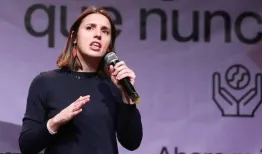 نماینده پارلمان اروپا: ترامپ دنبال نفت است نه آزادی ایرانی‌ها