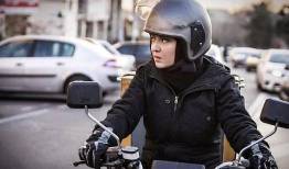 تصاویری از نیکی کریمی حین موتورسواری