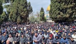 حضور ۸۰ هزار فلسطینی در سومین جمعه ماه رمضان در مسجد الاقصی