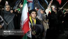 خمینی شهری‌ها در سوگ رهبر شهید انقلاب فریاد هیهات من الذله سر دادند