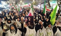 بانوان آستانه‌ای در دفاع از وطن کفن‌پوش شدند