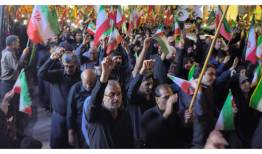 شبی دیگر با اجتماع و راهپیمایی مردم بندرعباس در سوگ رهبر شهید انقلاب