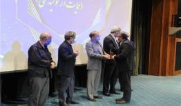ایران خودرو نشان ملی جشنواره حاتم را دریافت کرد