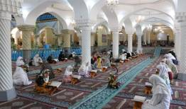 آغاز محافل جزخوانی قرآن در مسجد جامع سنندج؛طنین نوای وحی در ماه رمضان