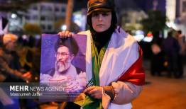 حماسه بانوان کفن‌پوش آملی در سوگِ رهبر شهید
