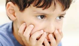 چگونه به کودکان لکنت‌دار در شرایط استرس‌زا کمک کنیم؟