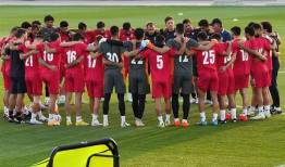 حلقه اتحاد ملی‌پوشان ایران قبل از ورود به زمین