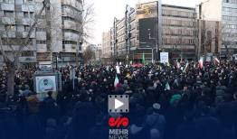تجمع خودجوش عزاداران تهرانی در میدان انقلاب