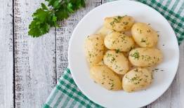طرز تهیه ۵ غذای ساده و خوشمزه با سیب‌زمینی