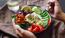 این اشتباهات غذای سالم را به سم بدل می‌کند!