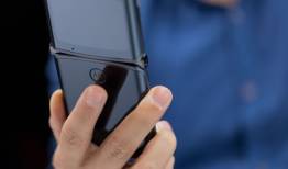 عرضه نسل سوم گوشی تاشدنی موتورولا Razr 