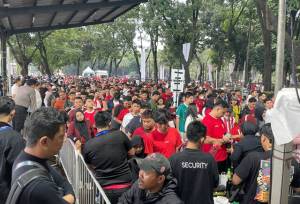 ایران در اندونزی محاصره شد/ استقبال شدید هواداران میزبان از دیدار فینال+ ویدیو