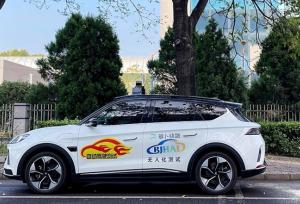 تاکسی‌های بدون راننده آماده کرایه در حومه پکن