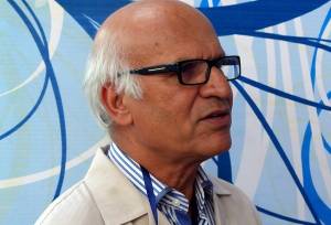 مقالات حافظ را تبدیل به دائرة‌المعارف می‌کنم/ کسی سراغ کتاب نمی‌رود