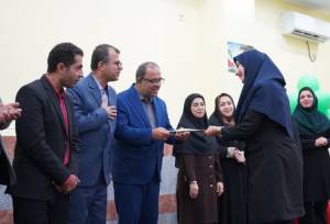 معلمان و دانش‌آموزان برتر در بوشهر تجلیل شدند