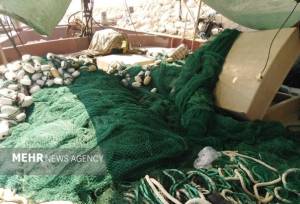 توقیف لنج صیادی متخلف در استان بوشهر