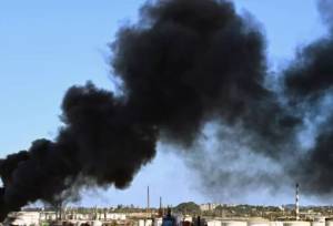 آتش ۱۰ هکتاری سودجویان در تالاب انزلی/ اقدامات لازم تا اطفای کامل آتش ادامه دارد