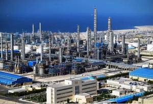 توسعه صنایع پایین‌دست پتروشیمی در اولویت استان بوشهر