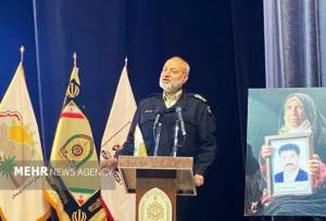 سردار اسحاقی: خانواده شهدا پرچمداران بصیرت و ایثار هستند