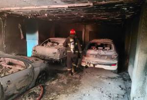 ۱۲ مصدوم در آتش‌سوزی‌ مجتمع مسکونی همدان