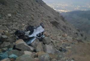 سقوط «دنا» به دره در جاده چالوس؛ سه نفر جان باختند