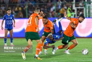 مس - استقلال؛ حمله به صدر بدون ساپینتو/ روز سخت تراکتور در مرداب انزلی