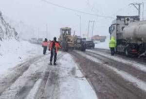معاون راهداری کردستان: خطر وقوع بهمن در گردنه ژالانه وجود دارد