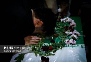 مردم ایران به استقبال ۸۵ شهید تازه تفحص شده می‌روند