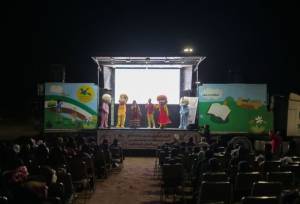 تماشاخانه سیار کانون پرورش فکری کودکان به روستاهای اصفهان می‌رود