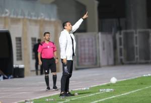 واکنش مربی خیبر به احتمال اخراج اوسمار و حضور رحمتی در استقلال