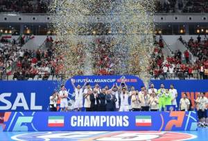 قهرمانی فوتسال با طعم هشدار؛ جامی که از دل اضطراب بیرون آمد