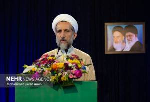 امام جمعه قزوین: مساجد در رمضان کانون انس با قرآن باشند