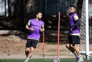 عوامل تنش در پرسپولیس مسافر اصفهان شدند/ دست بسته اوسمار دردسر شد!