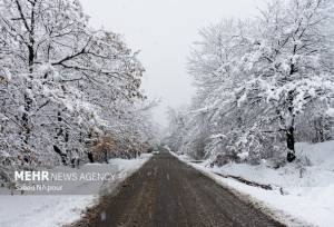 بارش برف در ۵ محور کوهستانی گیلان؛ پونل - خلخال مسدود شد