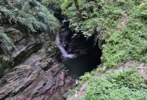 دهیار پنو: آبشار «ماهی مشو» نیازمند راه دسترسی است