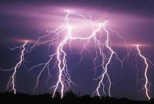 رگبار و رعد و برق در شمال و جنوب کشور/ آلودگی هوای شهرهای صنعتی