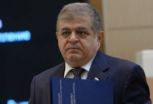 سناتور روس: اظهارات زلنسکی درباره عقب‌نشینی حیله است