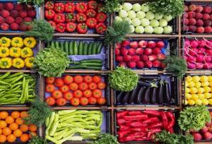 تویسرکان پیشرو در سورتینگ محصولات گلخانه‌ای