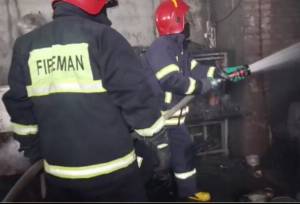 آتش‌سوزی در کارگاه اتاق‌سازی خودروهای سنگین در میاندوآب مهار شد