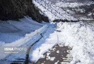 بارش برف و مه غلیظ در گردنه‌ها/ بستن زنجیرچرخ در محورهای کوهستانی زنجان الزامی است