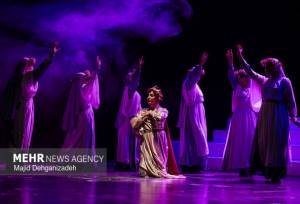 ۴۰۰۰ یزدی پای نمایش «هیولاکش» نشستند