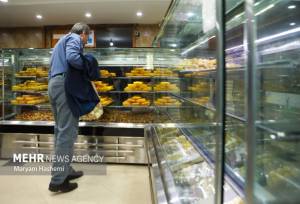 افت ۵۰ درصدی فروش زولبیا و بامیه به دلیل افزایش قیمت