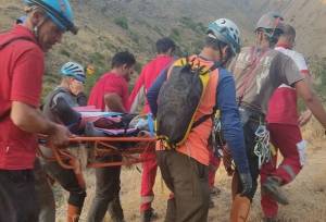 نجات جان کوهنورد ۳۰ ساله از ارتفاعات کبیرکوه بدره