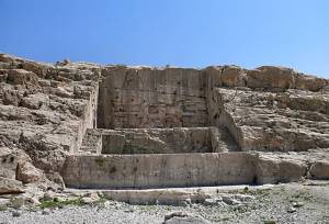 پیگیری‌های ایسنا درباره وضعیت یادگار هخامنشی جواب داد/ آغاز فصل جدید مرمت «ایوان قدمگاه»